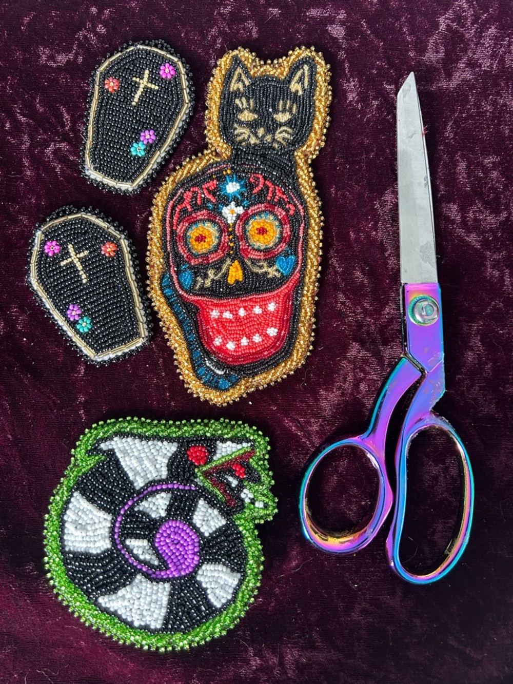 Indigenous Hand-Beaded Items - Picture 4 of 10